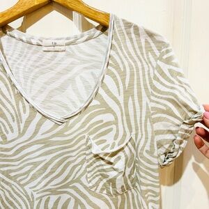 t.la by Anthropologie Zebra Print Slub V-Neck Pocket Tee Relaxed Casual Small